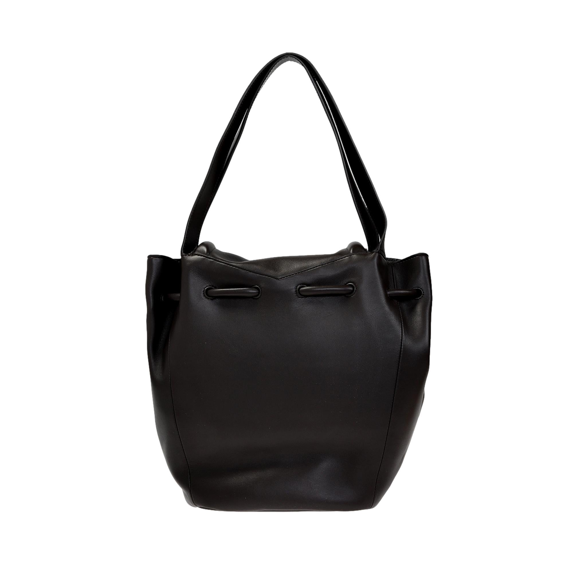Bottega Veneta Beak Large Black Calfskin Shoulder Bag 666511 at_Queen_Bee_of_Beverly_Hills